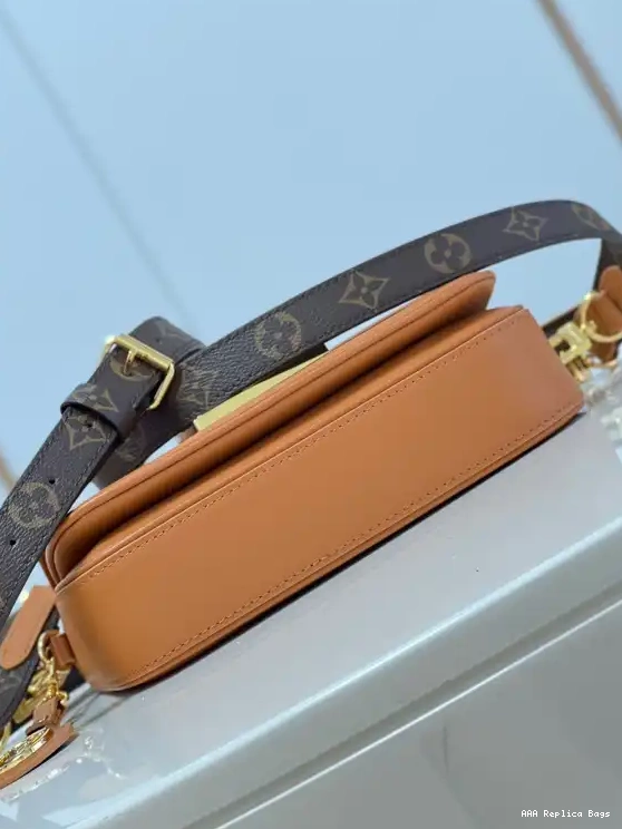 Aaa replica ru Vuitton Louis SWING 0623